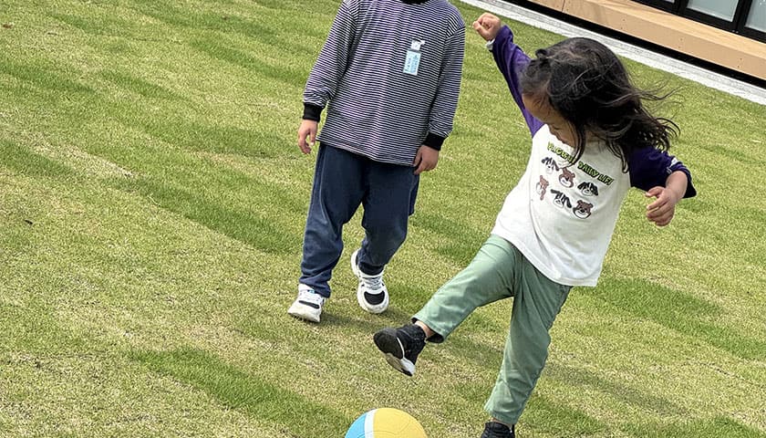 ボール遊び