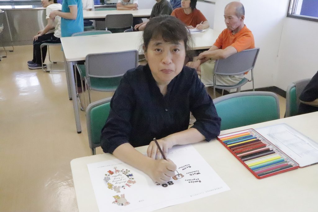 チャリティTシャツをデザインした庄内厚生館の利用者さん